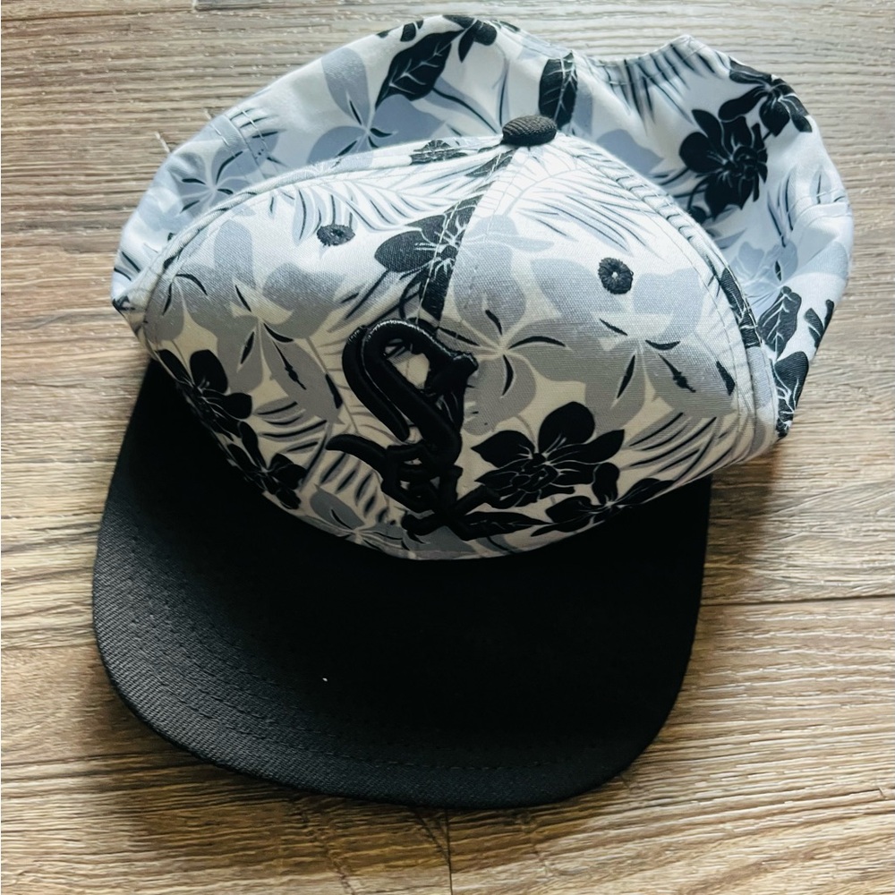 Chicago White Sox Floral Black and White Beach Style Cap New Era MLB